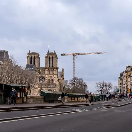 Hr Quai Augustins - Notre Dame Paris