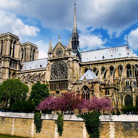 Hr Quai Augustins - Notre Dame * Parigi