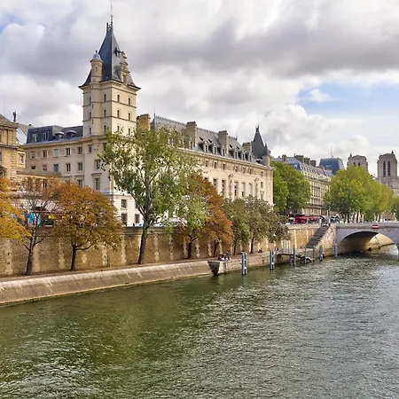 Hr Quai Augustins - Notre Dame Appartamento Parigi